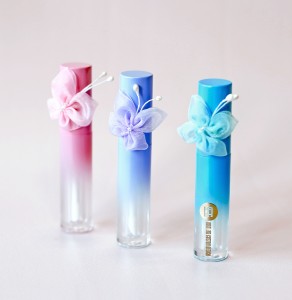 9652b# High Quality Round Gradient Color Lip Gloss Container with Butterfly Decoration